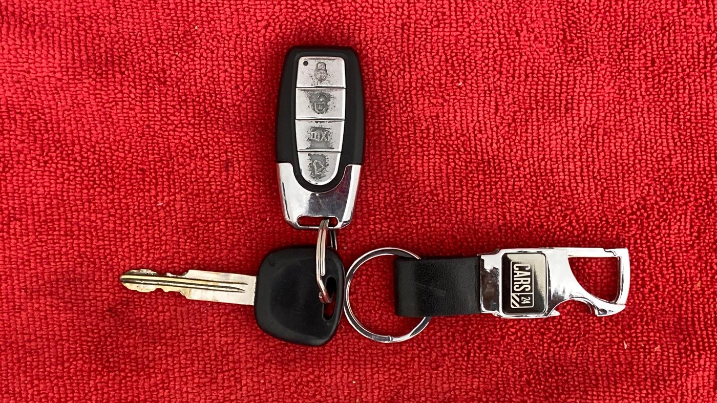 2017 Maruti Eeco 7 STR, Petrol, Manual, 66,660 km, Key Close Up