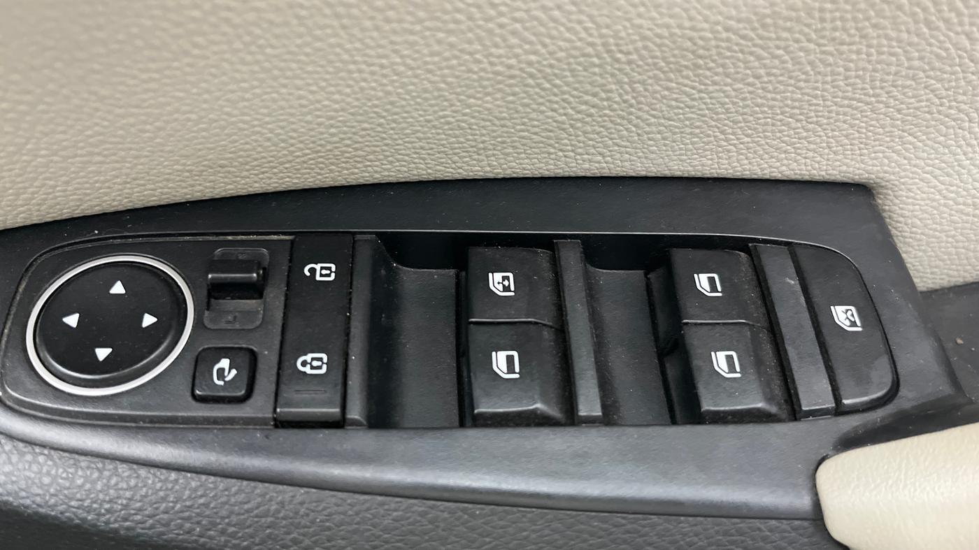 2020 KIA SELTOS HTX 1.5 PETROL, Petrol, Manual, 37,139 km, Driver Side Door Panels Control