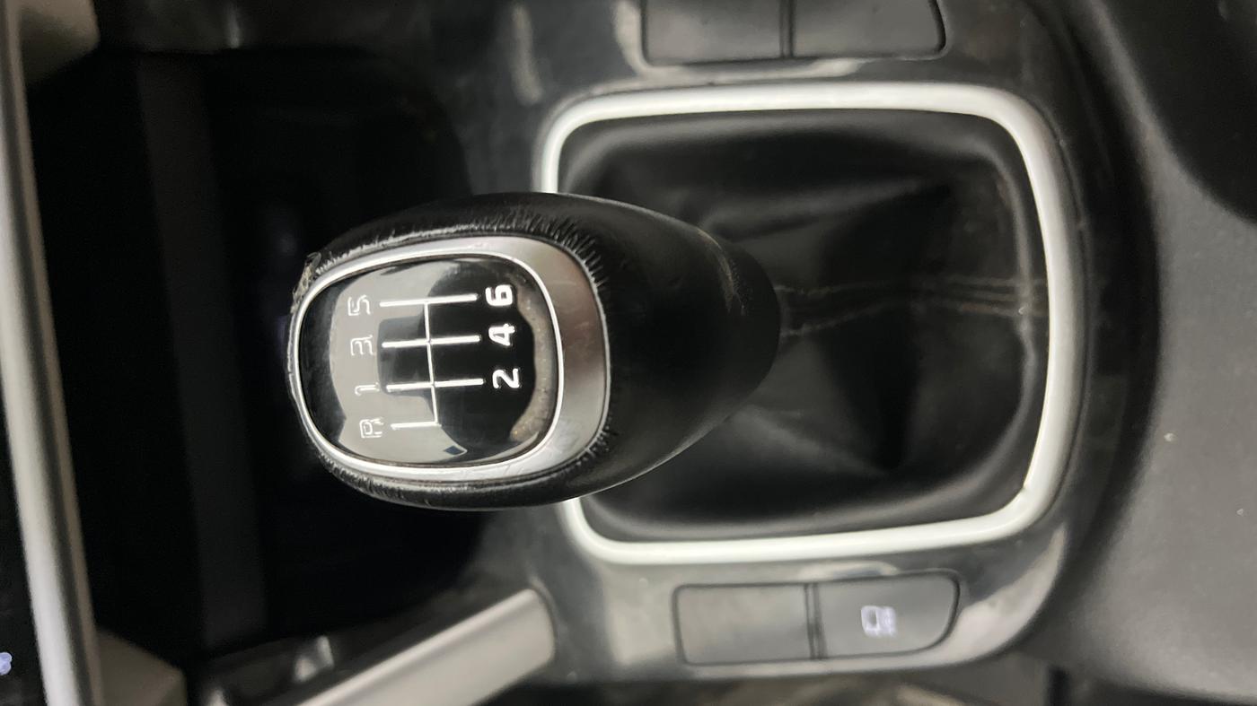 2020 KIA SELTOS HTX 1.5 PETROL, Petrol, Manual, 37,139 km, Gear Lever