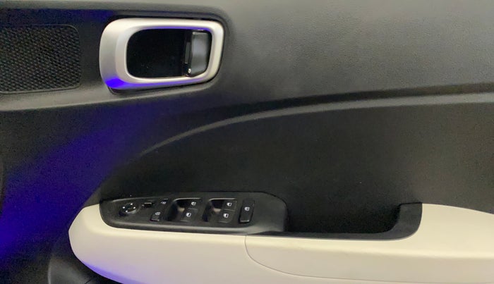 2022 Hyundai VENUE S 1.2, Petrol, Manual, 42,919 km, Driver Side Door Panels Control