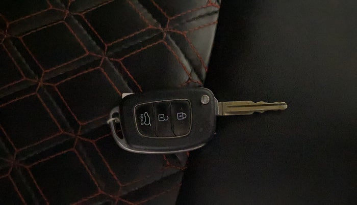 2022 Hyundai VENUE S 1.2, Petrol, Manual, 42,919 km, Key Close Up