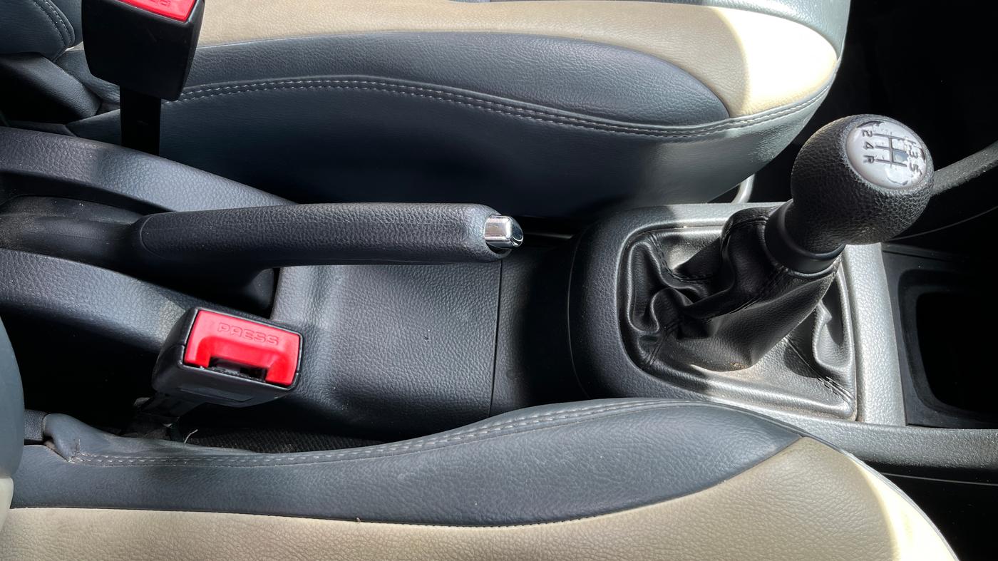 2017 Maruti Swift VXI, Petrol, Manual, 31,114 km, Gear Lever