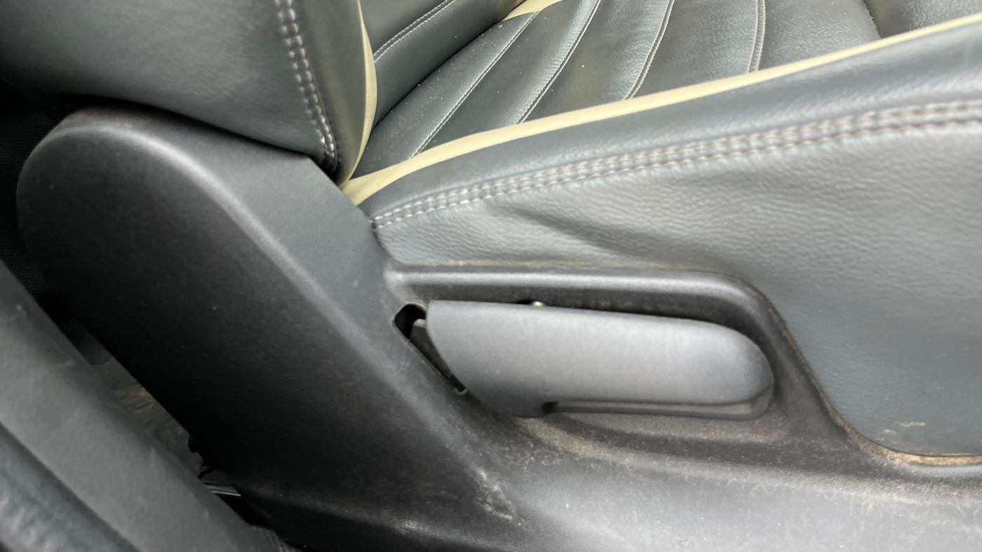 2017 Maruti Swift VXI, Petrol, Manual, 31,114 km, Driver Side Adjustment Panel