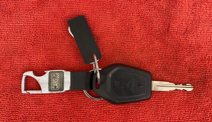 2016 Mahindra TUV300 T8 AMT, Diesel, Automatic, 82,527 km, Key Close Up