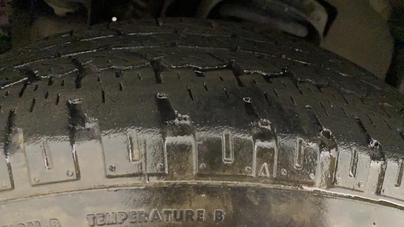 2016 Mahindra TUV300 T8 AMT, Diesel, Automatic, 82,527 km, Right Rear Tyre Tread