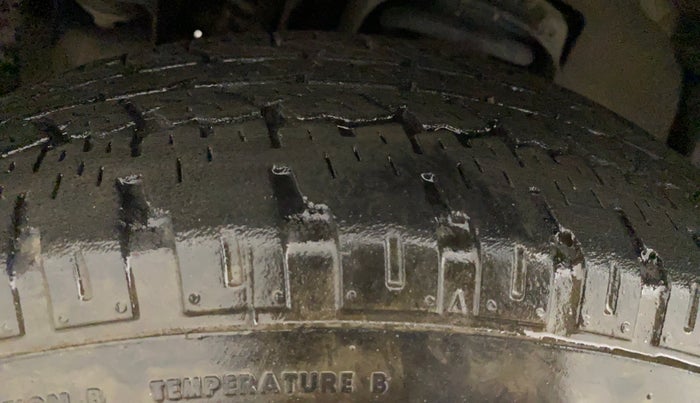 2016 Mahindra TUV300 T8 AMT, Diesel, Automatic, 82,527 km, Right Rear Tyre Tread