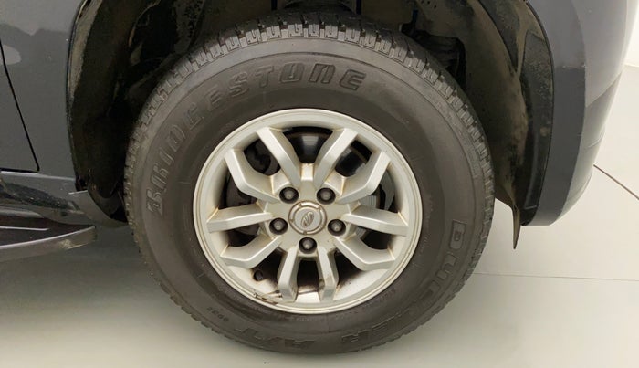 2016 Mahindra TUV300 T8 AMT, Diesel, Automatic, 82,527 km, Right Front Wheel
