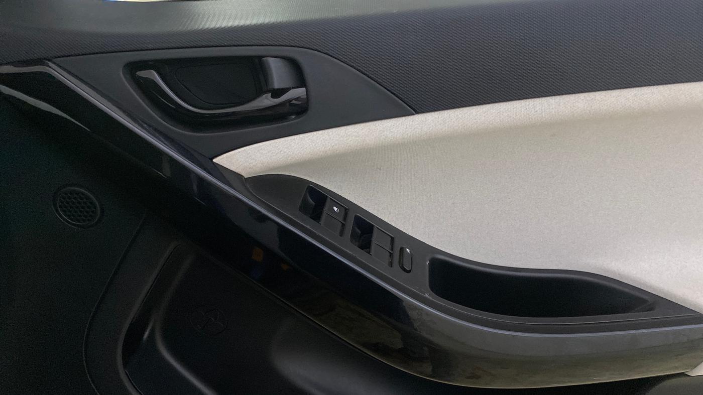 2025 Tata NEXON Pure Plus 1.2 iCNG 6MT, CNG, Manual, 9,262 km, Driver Side Door Panels Control