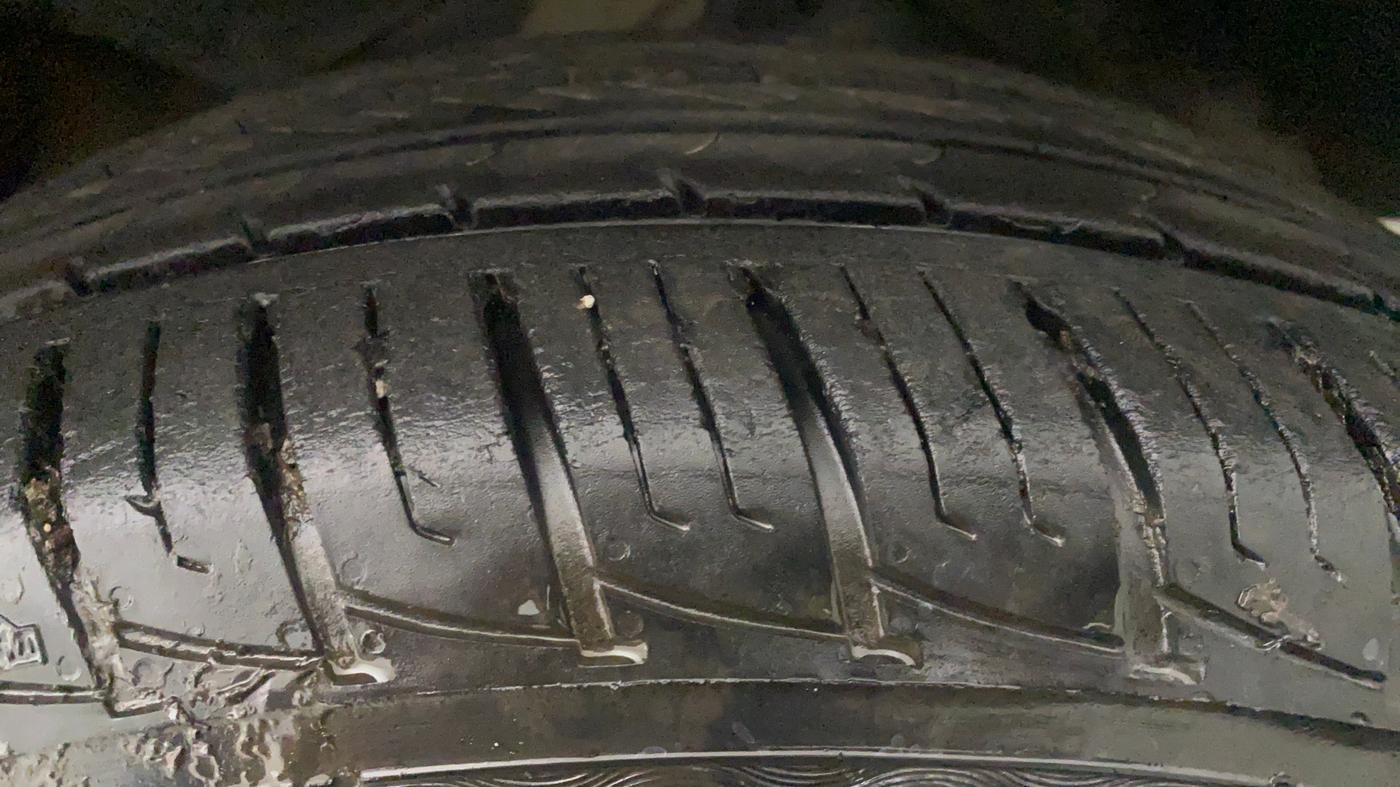 2012 Renault Duster 85 PS RXL DIESEL, Diesel, Manual, 1,15,369 km, Left Front Tyre Tread