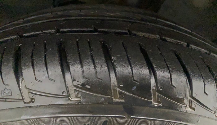 2012 Renault Duster 85 PS RXL DIESEL, Diesel, Manual, 1,15,369 km, Right Front Tyre Tread