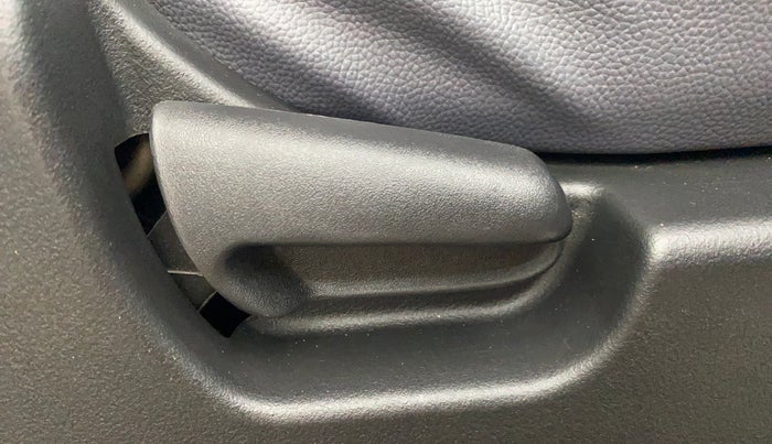 2013 Maruti Wagon R 1.0 VXI, Petrol, Manual, 54,112 km, Driver Side Adjustment Panel