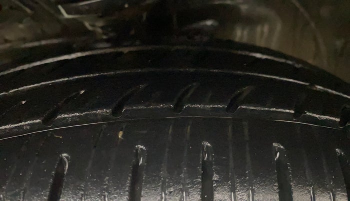 2013 Maruti Wagon R 1.0 VXI, Petrol, Manual, 54,112 km, Left Front Tyre Tread
