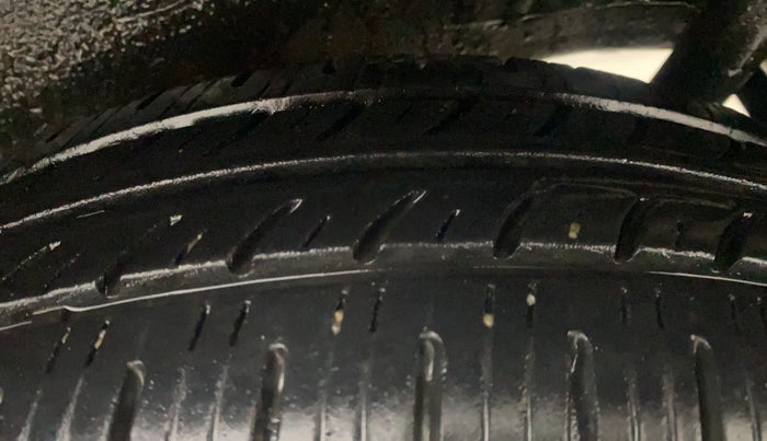 2013 Maruti Wagon R 1.0 VXI, Petrol, Manual, 54,112 km, Left Rear Tyre Tread