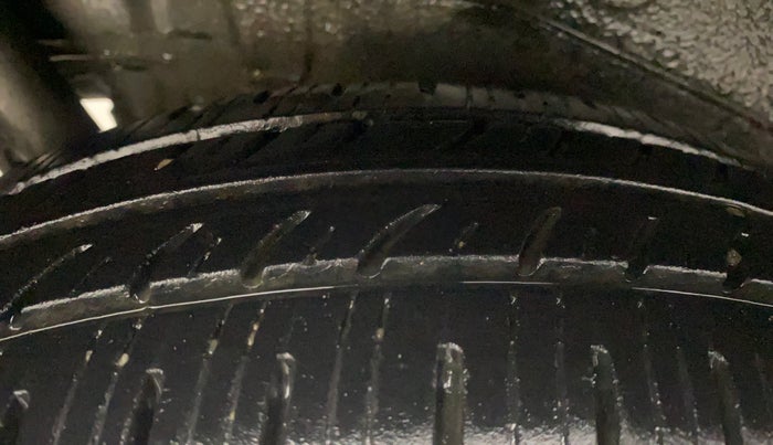2013 Maruti Wagon R 1.0 VXI, Petrol, Manual, 54,112 km, Right Rear Tyre Tread