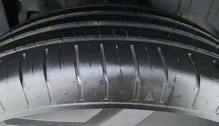 2020 Mahindra XUV300 1.2 W6 MT, Petrol, Manual, 6,958 km, Left Rear Tyre Tread