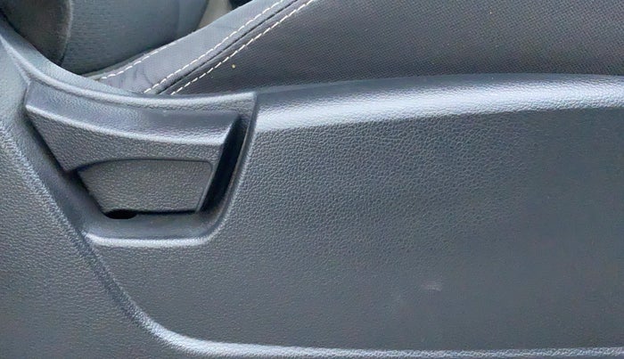 2020 Mahindra XUV300 1.2 W6 MT, Petrol, Manual, 6,958 km, Driver Side Adjustment Panel