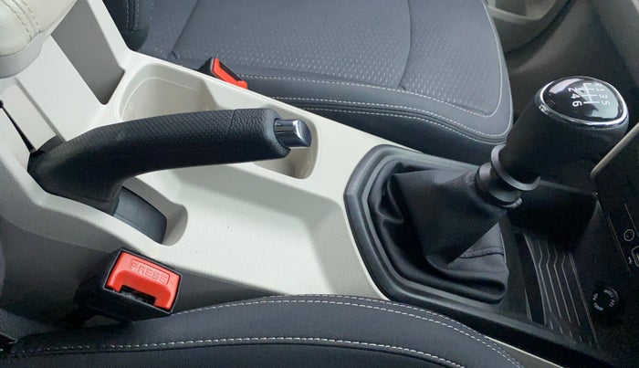 2020 Mahindra XUV300 1.2 W6 MT, Petrol, Manual, 6,958 km, Gear Lever