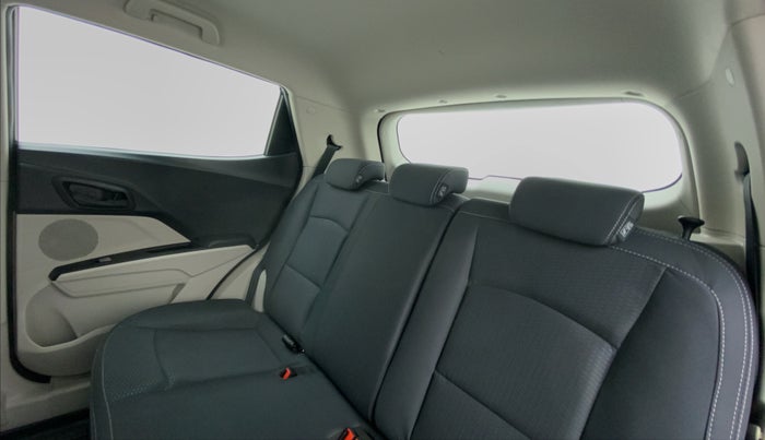 2020 Mahindra XUV300 1.2 W6 MT, Petrol, Manual, 6,958 km, Right Side Rear Door Cabin