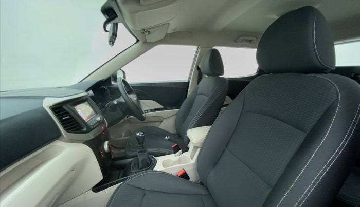 2020 Mahindra XUV300 1.2 W6 MT, Petrol, Manual, 6,958 km, Right Side Front Door Cabin