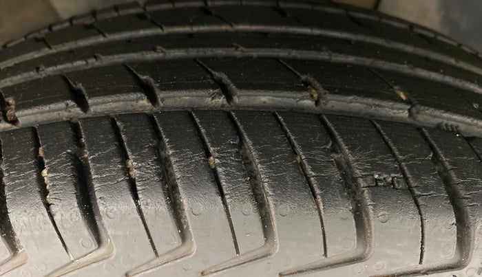 2017 Renault Kwid RXT 1.0 EASY-R  AT, Petrol, Automatic, 22,097 km, Right Front Tyre Tread