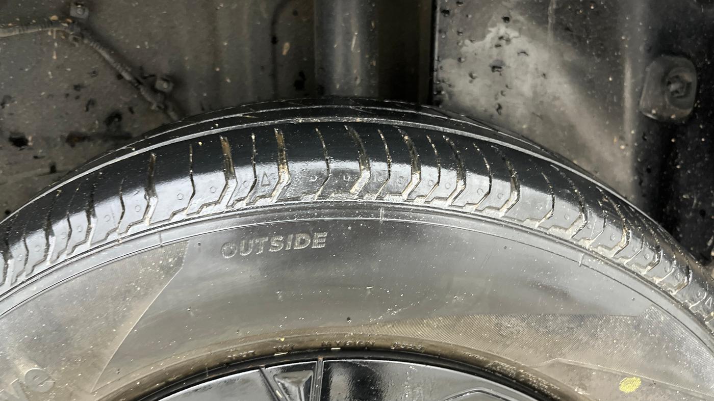 2023 Tata PUNCH ADVENTURE AMT, Petrol, Automatic, 33,617 km, Left Rear Tyre Tread