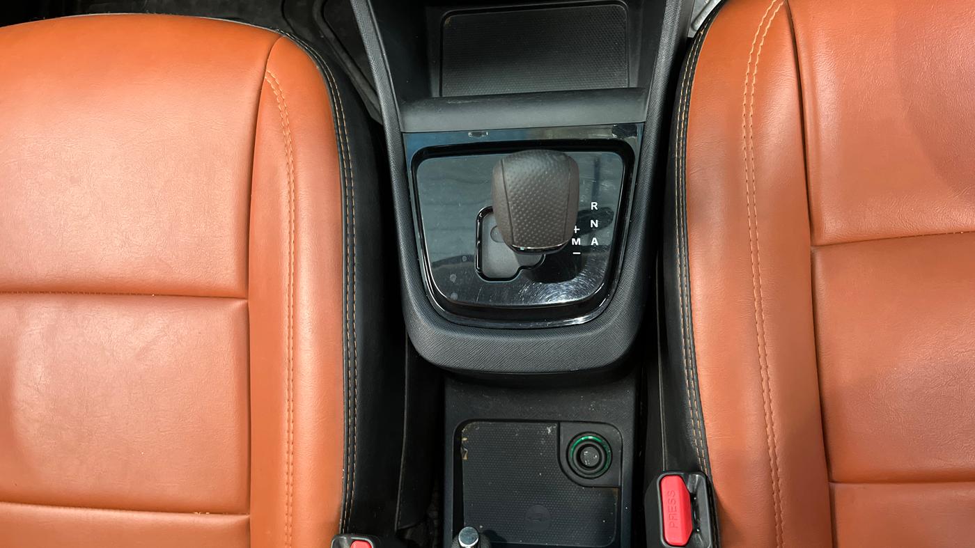 2023 Tata PUNCH ADVENTURE AMT, Petrol, Automatic, 33,617 km, Gear Lever