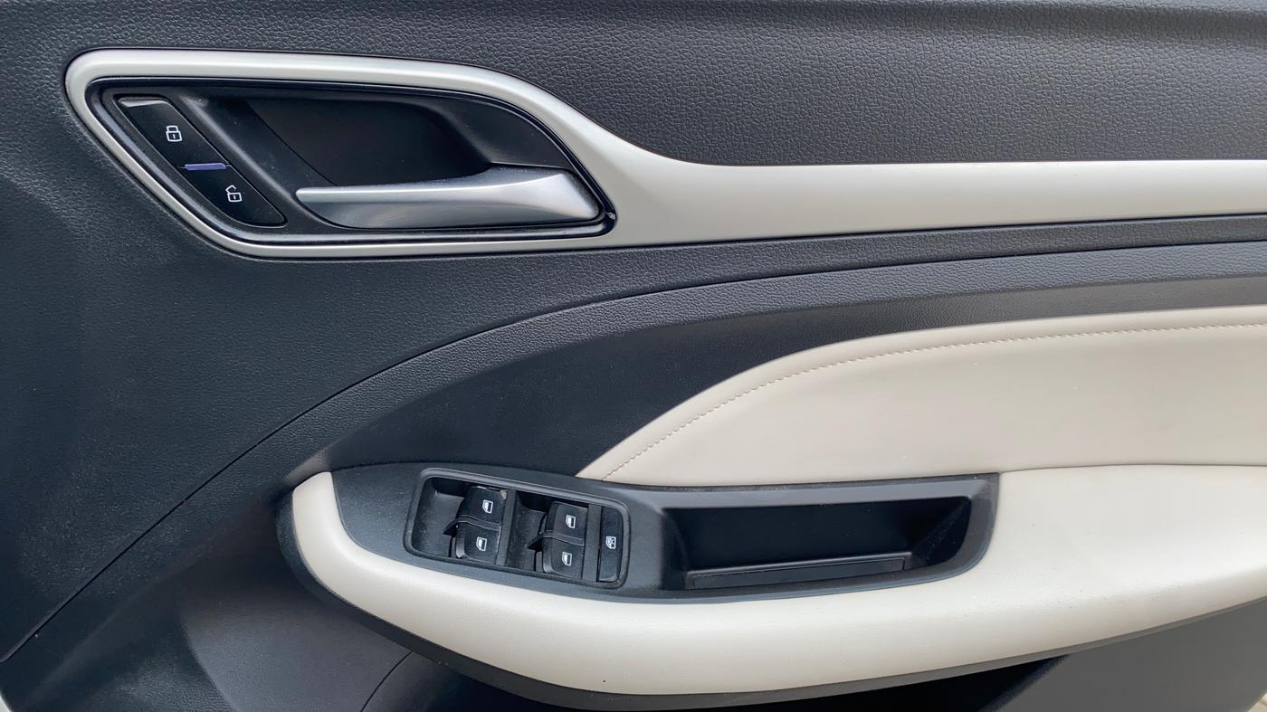 2021 MG ASTOR SAVVY 1.5 CVT, Petrol, Automatic, 27,610 km, Driver Side Door Panels Control