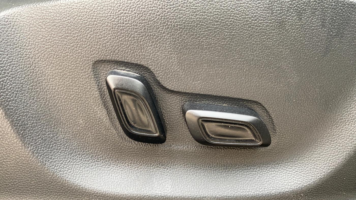 2021 MG ASTOR SAVVY 1.5 CVT, Petrol, Automatic, 27,610 km, Driver Side Adjustment Panel