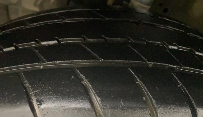 2014 Honda Amaze 1.2L I-VTEC EX, Petrol, Manual, 1,44,908 km, Left Front Tyre Tread