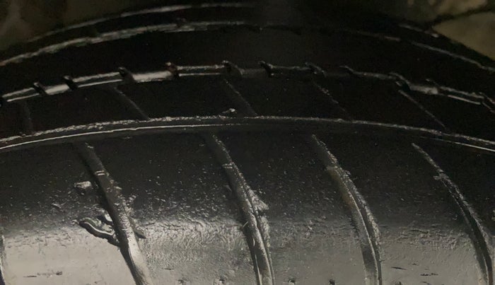 2014 Honda Amaze 1.2L I-VTEC EX, Petrol, Manual, 1,44,908 km, Right Front Tyre Tread