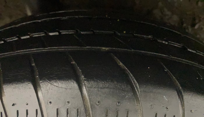 2014 Honda Amaze 1.2L I-VTEC EX, Petrol, Manual, 1,44,908 km, Right Rear Tyre Tread