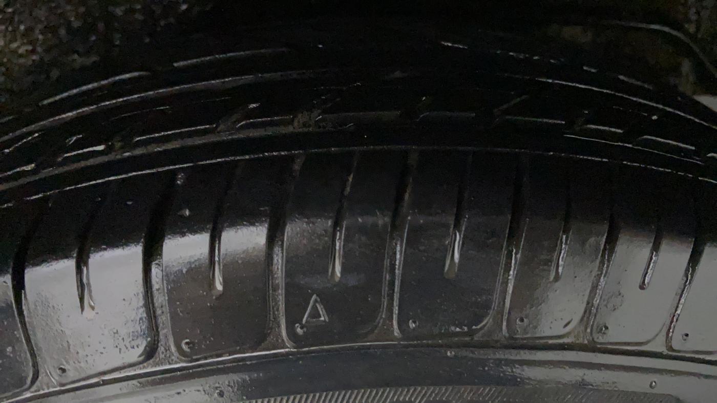 2010 Hyundai i10 MAGNA 1.2, Petrol, Manual, 48,196 km, Left Front Tyre Tread