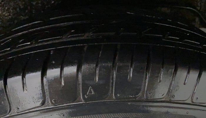 2010 Hyundai i10 MAGNA 1.2, Petrol, Manual, 48,196 km, Left Front Tyre Tread