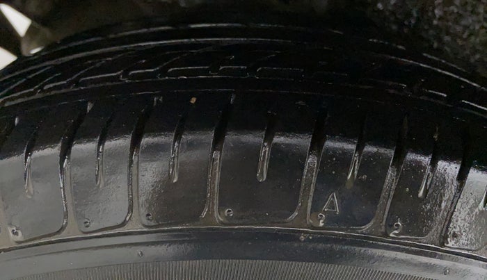 2010 Hyundai i10 MAGNA 1.2, Petrol, Manual, 48,196 km, Right Rear Tyre Tread