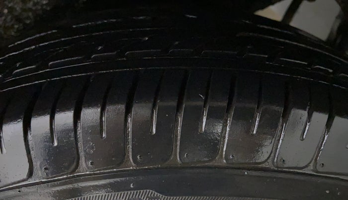 2010 Hyundai i10 MAGNA 1.2, Petrol, Manual, 48,196 km, Left Rear Tyre Tread
