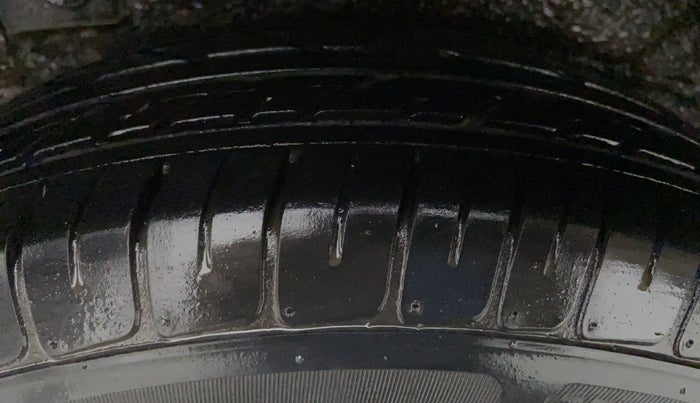 2010 Hyundai i10 MAGNA 1.2, Petrol, Manual, 48,196 km, Right Front Tyre Tread