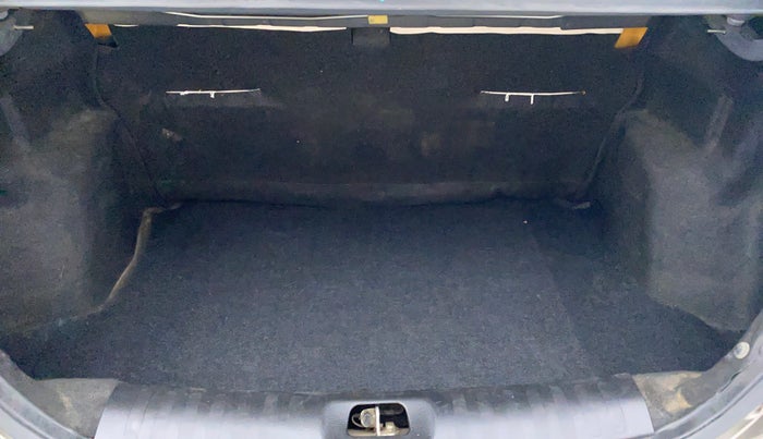 2016 Maruti Swift Dzire VDI BS IV, Diesel, Manual, 76,982 km, Boot Inside