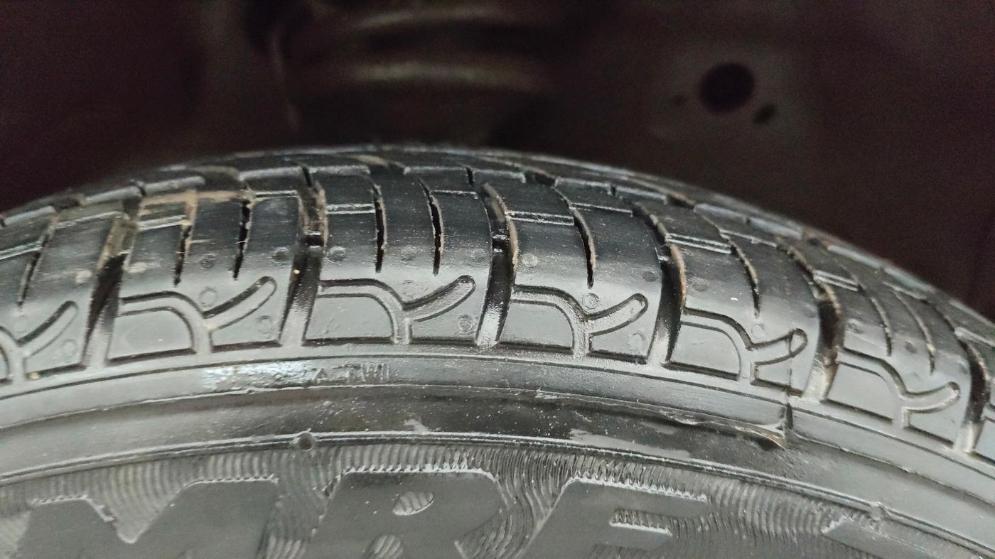 2015 Maruti Wagon R Stingray VXI, Petrol, Manual, 65,677 km, Right Front Tyre Tread
