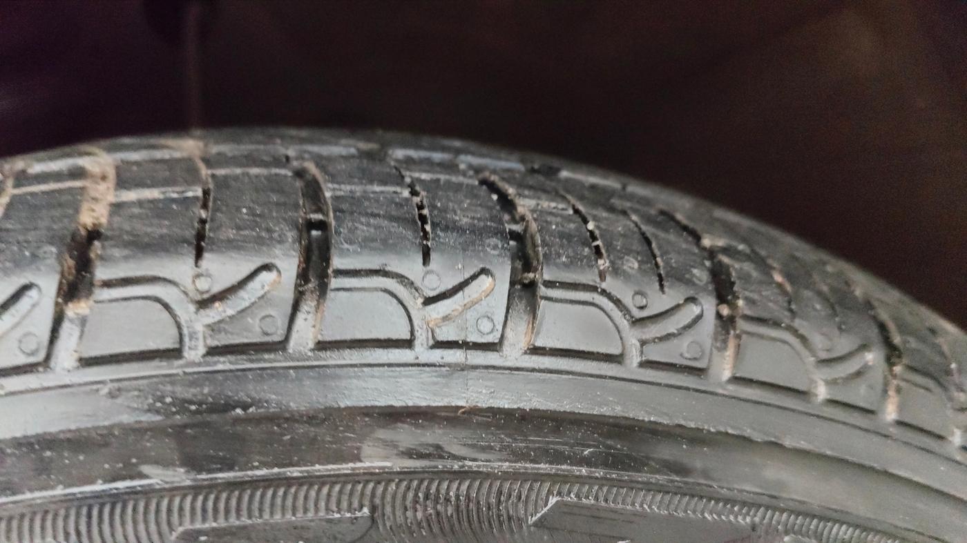 2015 Maruti Wagon R Stingray VXI, Petrol, Manual, 65,677 km, Left Front Tyre Tread