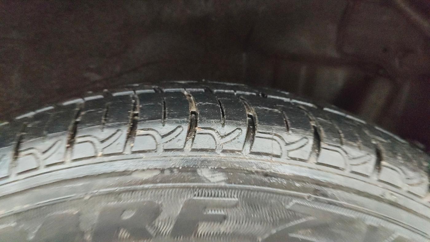 2015 Maruti Wagon R Stingray VXI, Petrol, Manual, 65,677 km, Left Rear Tyre Tread