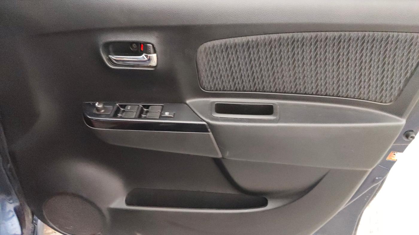 2015 Maruti Wagon R Stingray VXI, Petrol, Manual, 65,677 km, Driver Side Door Panels Control