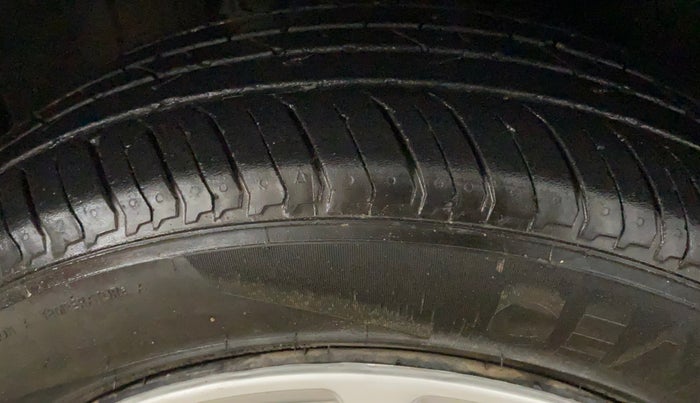 2021 Nissan MAGNITE XL, Petrol, Manual, 84,251 km, Left Front Tyre Tread