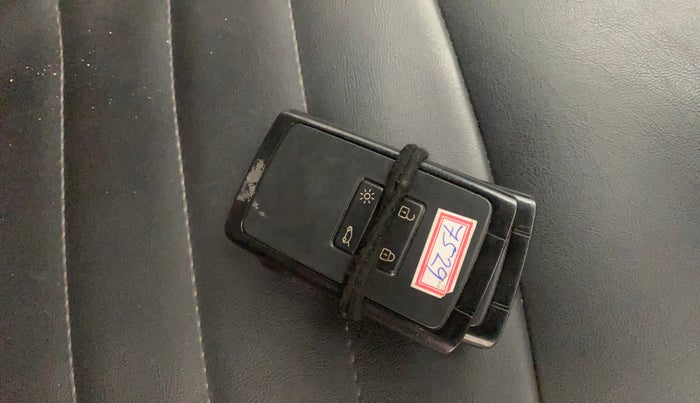 2022 Renault Kiger RXT (O) AMT DUAL TONE, Petrol, Automatic, 34,838 km, Key Close Up