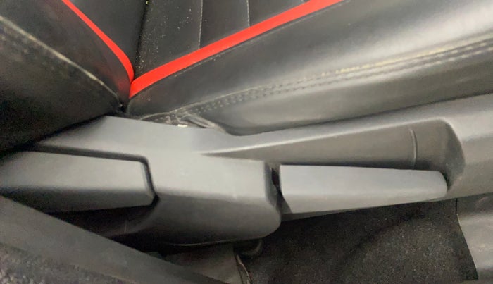 2022 Renault Kiger RXT (O) AMT DUAL TONE, Petrol, Automatic, 34,838 km, Driver Side Adjustment Panel