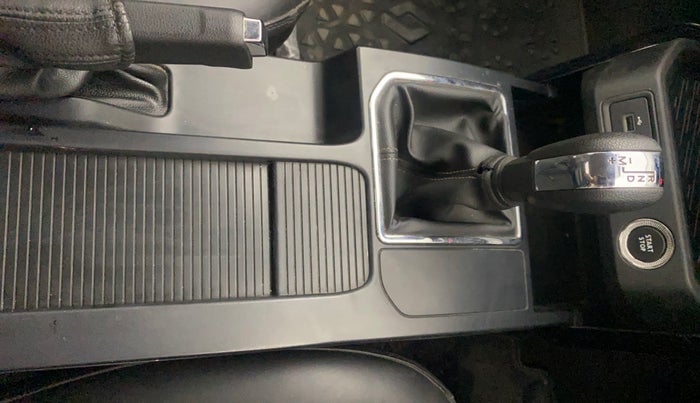 2022 Renault Kiger RXT (O) AMT DUAL TONE, Petrol, Automatic, 34,838 km, Gear Lever