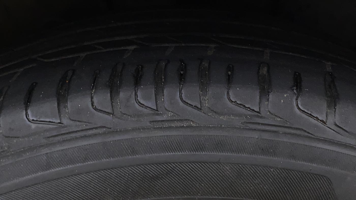2021 Hyundai VENUE SX PLUS 1.0 TURBO DCT, Petrol, Automatic, 1,13,950 km, Right Front Tyre Tread