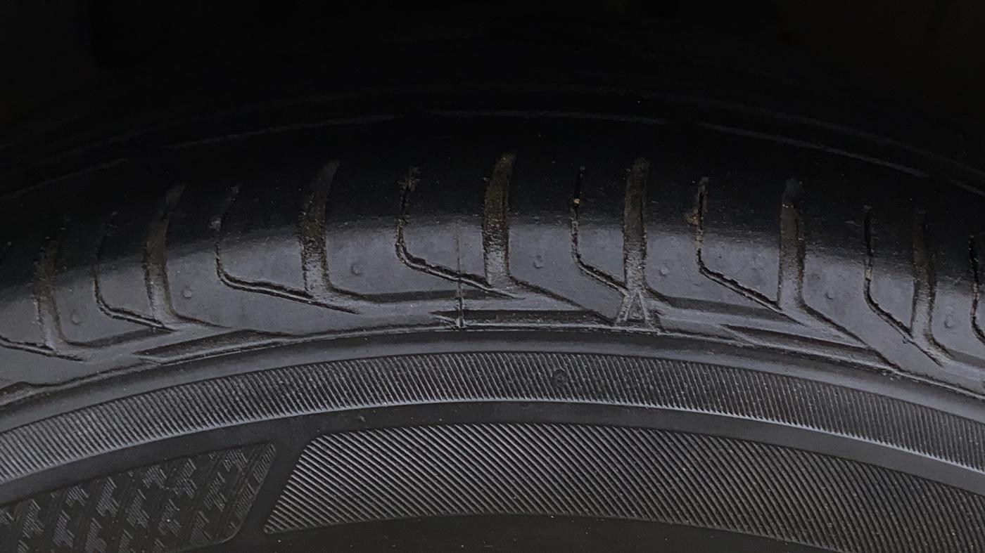 2021 Hyundai VENUE SX PLUS 1.0 TURBO DCT, Petrol, Automatic, 1,13,950 km, Left Front Tyre Tread