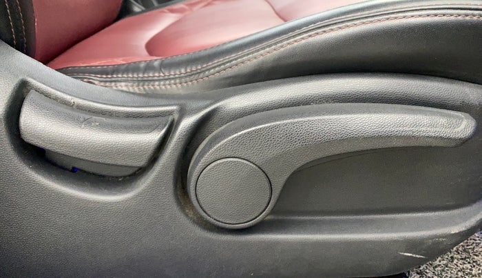 2016 Hyundai Creta SX PLUS 1.6 PETROL, Petrol, Manual, 1,05,128 km, Driver Side Adjustment Panel