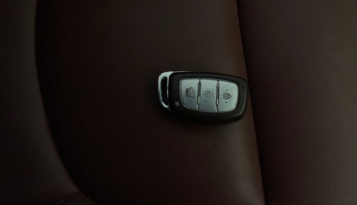 2016 Hyundai Creta SX PLUS 1.6 PETROL, Petrol, Manual, 1,05,128 km, Key Close Up