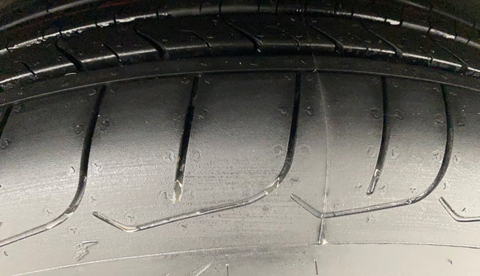 2016 Hyundai Creta SX PLUS 1.6 PETROL, Petrol, Manual, 1,05,128 km, Right Front Tyre Tread